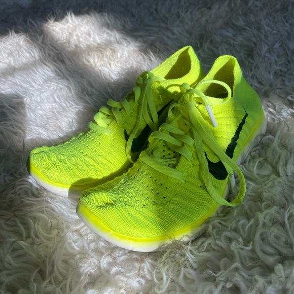 mens neon yellow nike shoes